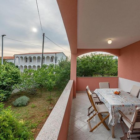 Lovely Apartment In Vir With Kitchen Eksteriør billede